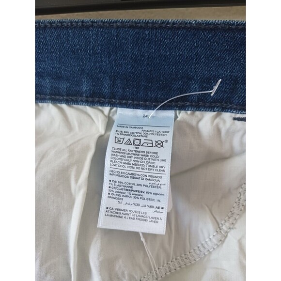 Old Navy Mid Rise Wow Jean Shorts Cuffed Pockets Medium Wash Blue Size 24 - Picture 6 of 7